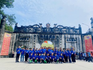 Sinh viên Đại học Sao Đỏ tham gia tình nguyện tại lễ hội mùa thu Côn Sơn Kiếp Bạc