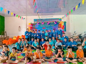 Clb Thiện nguyện Tay Chung Tay tổ chức chương trình Vui tết trung thu cho các bạn trẻ tại Trung tâm hy vọng Phả Lại