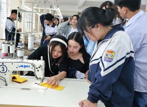 Học sinh Trường THPT Ninh Giang II đến thăm quan trải nghiệm, thăm quan tại Trường Đại học Sao Đỏ