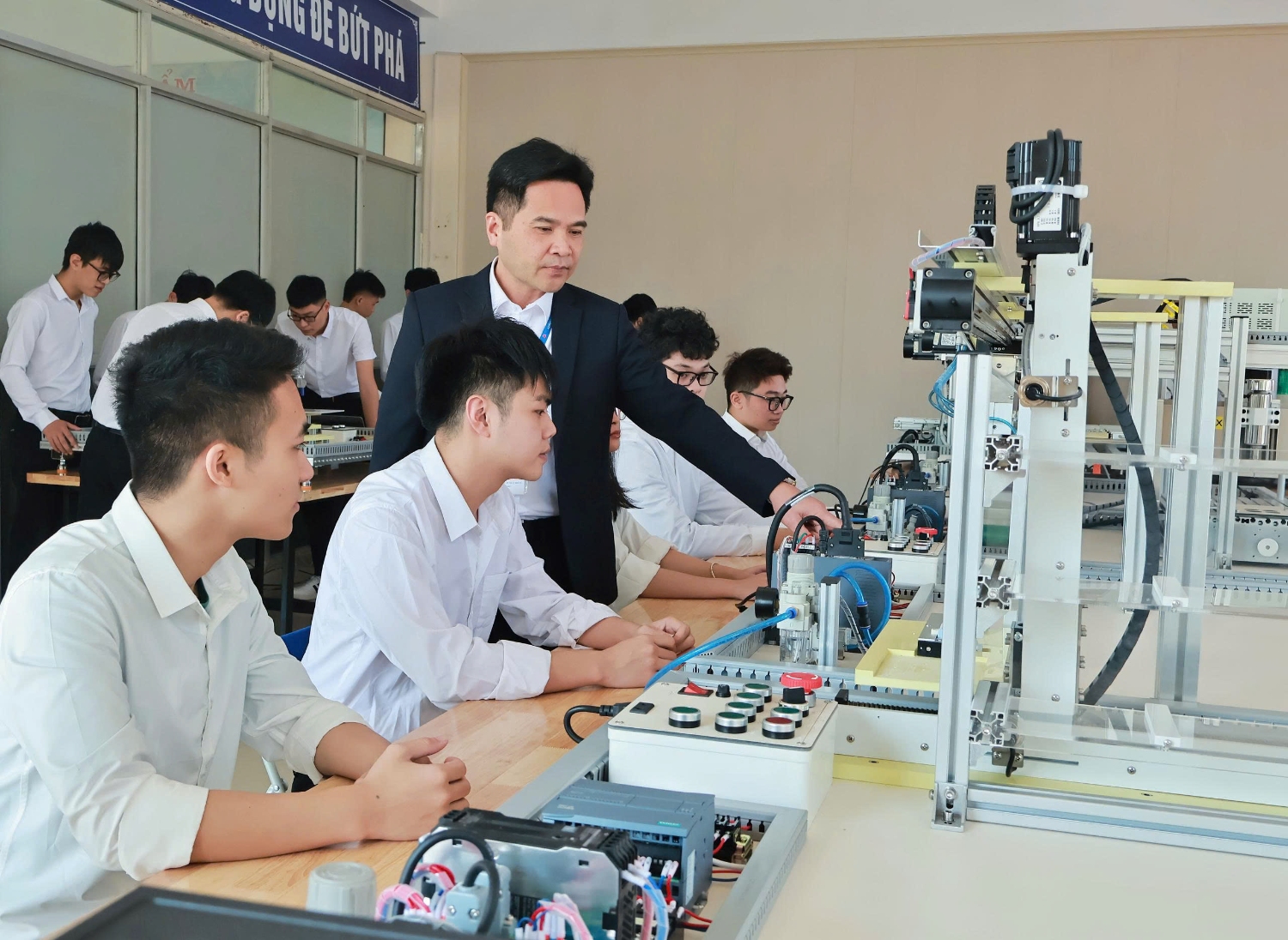 z7416202326651 edf45c0ad490116b4b428739a1984630